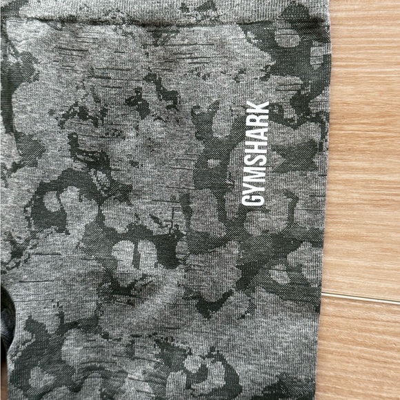 GYMSHARK ADAPT CAMO SEAMLESS BOOTY SCRUNCH LEGGINGS GREEN - Picture 5 of 11